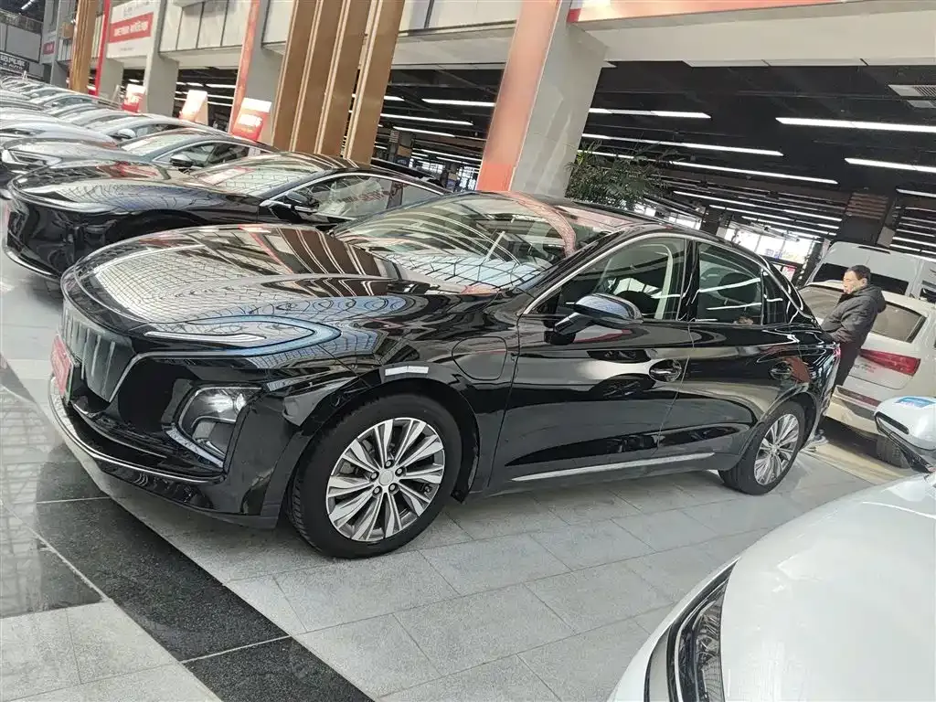 Hongqi E-QM5 — фото 3