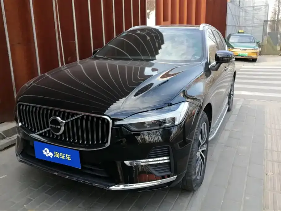 Volvo XC60 — фото 1