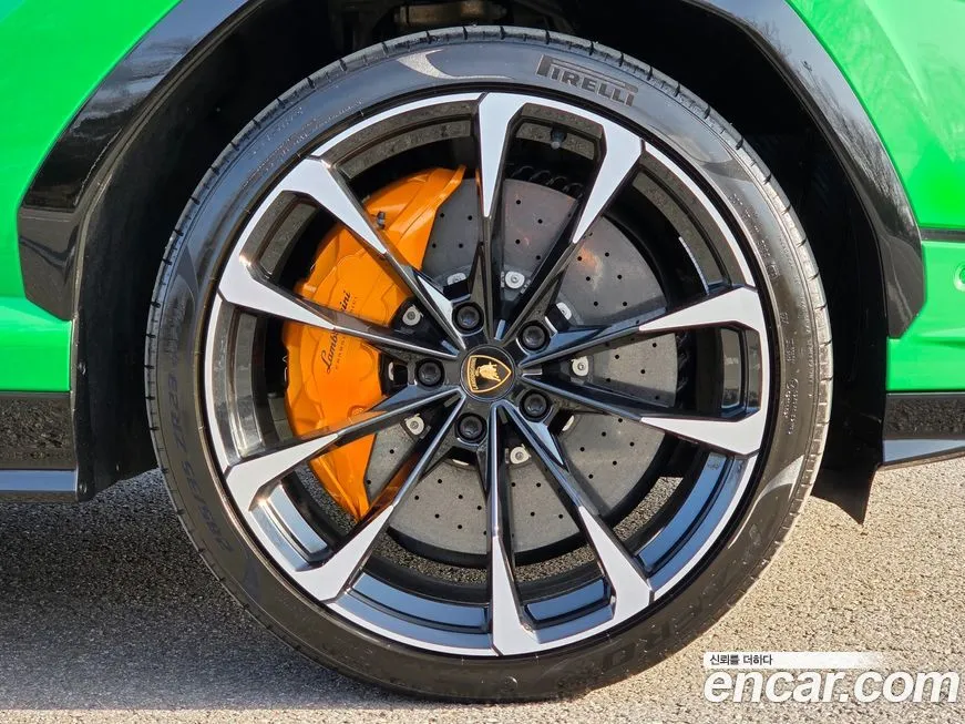 Lamborghini Urus — фото 10
