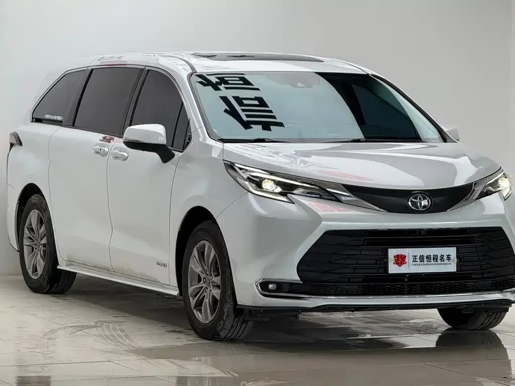 Toyota Sienna — фото 4