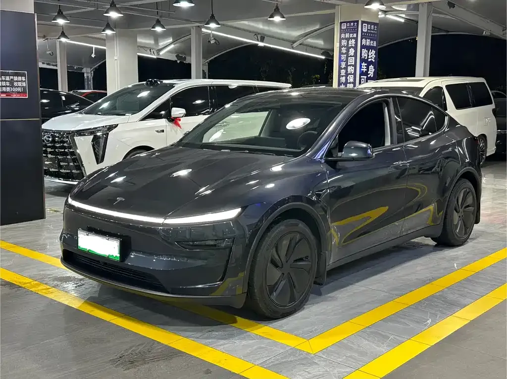 Tesla Model Y — фото 1