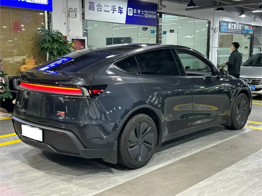 Tesla Model Y — фото 4