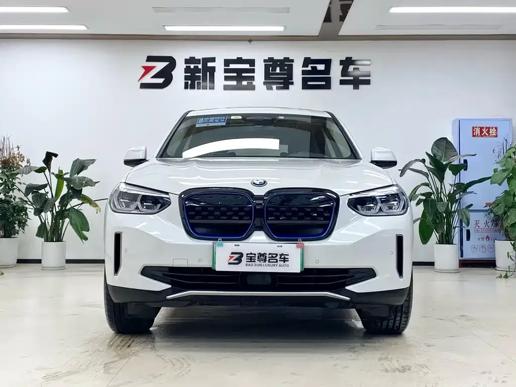 BMW iX3 — фото 2