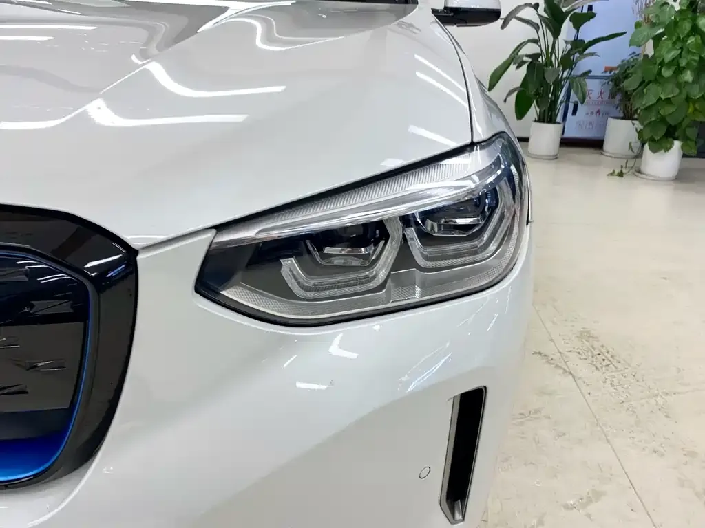 BMW iX3 — фото 4