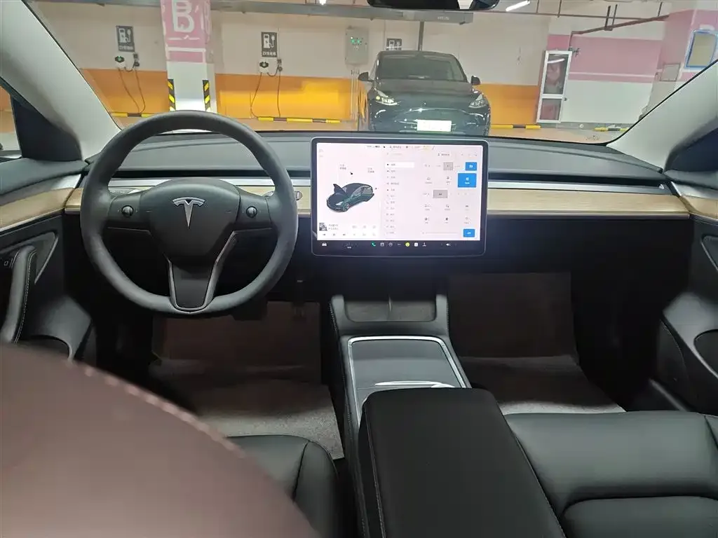 Tesla Model 3 — фото 10