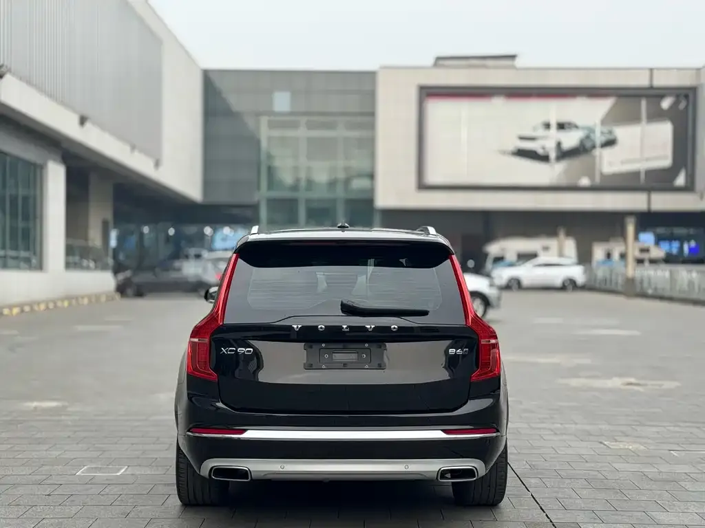 Volvo XC90 — фото 2