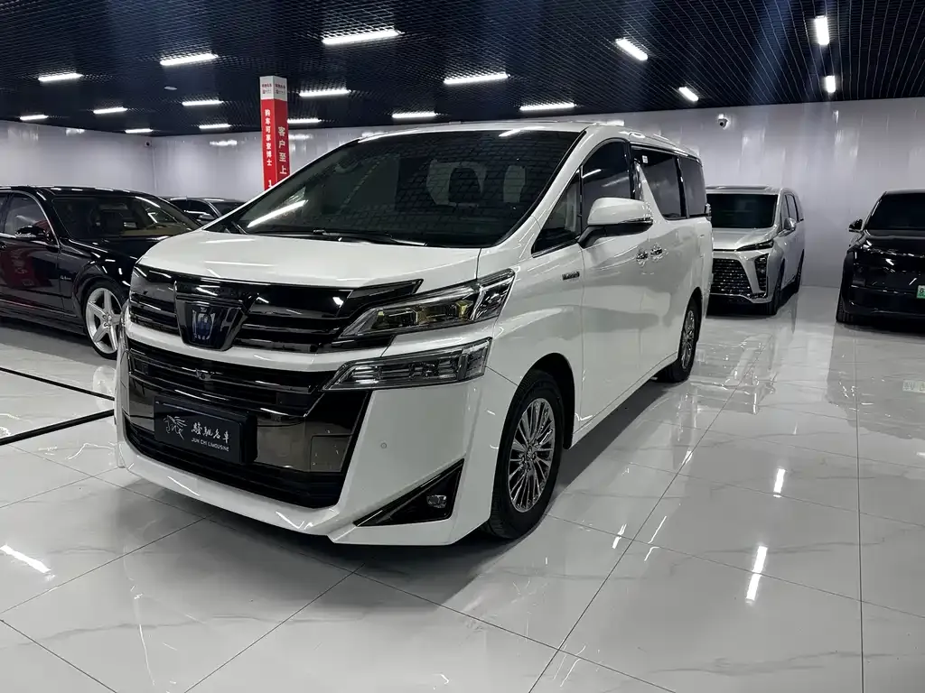 Toyota Vellfire — фото 1