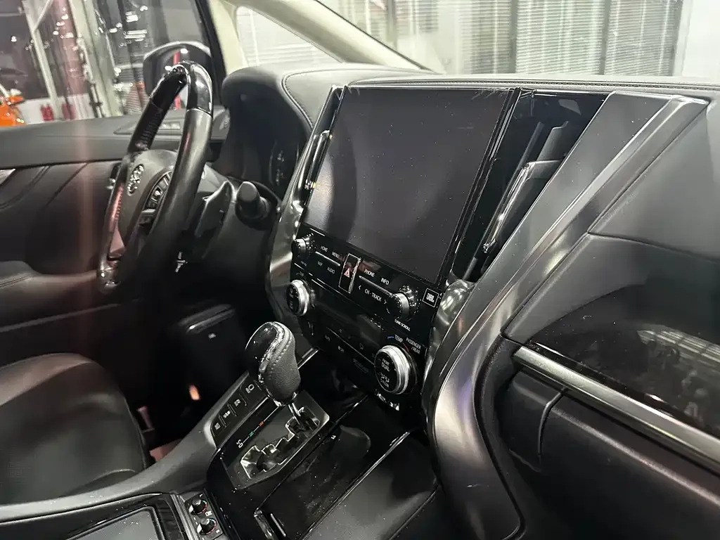 Toyota Vellfire — фото 3