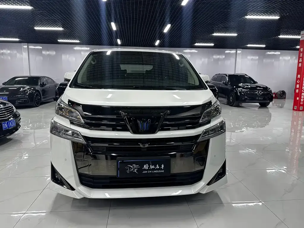 Toyota Vellfire — фото 8