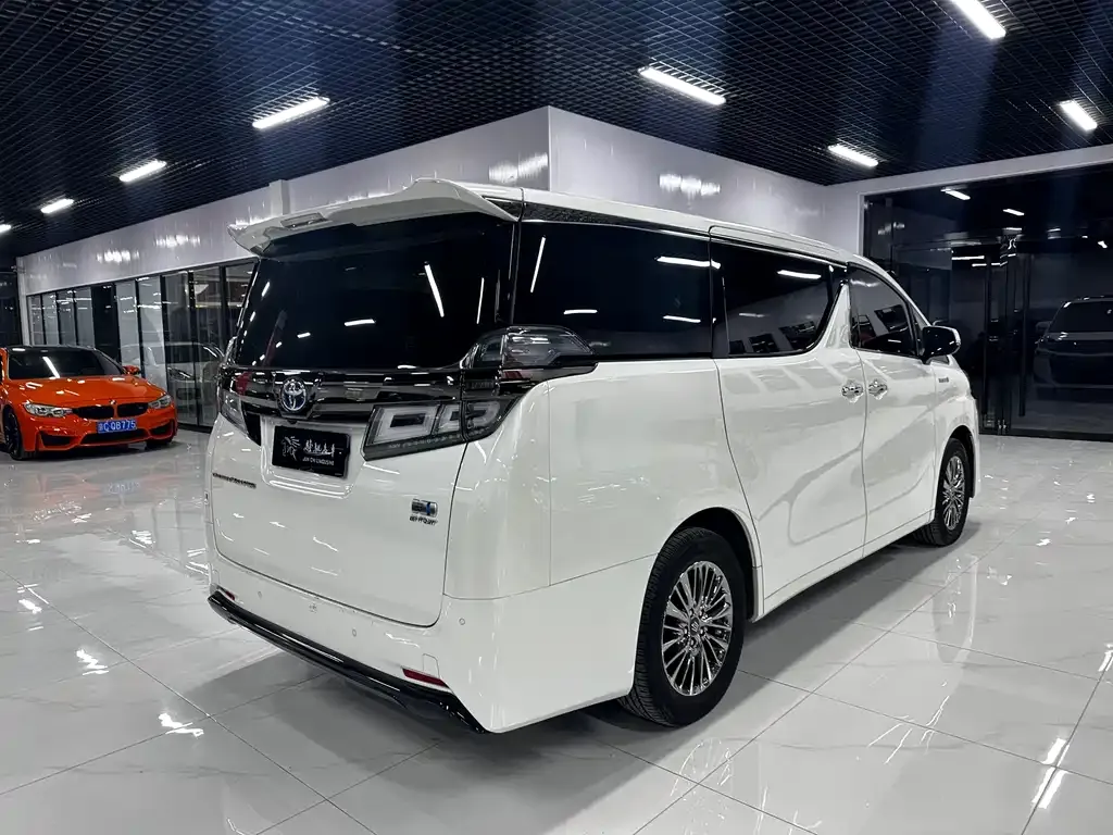 Toyota Vellfire — фото 6