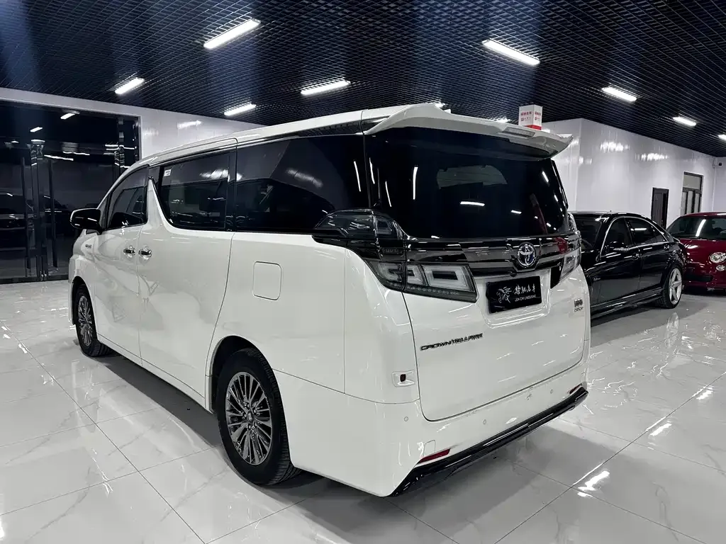 Toyota Vellfire — фото 5