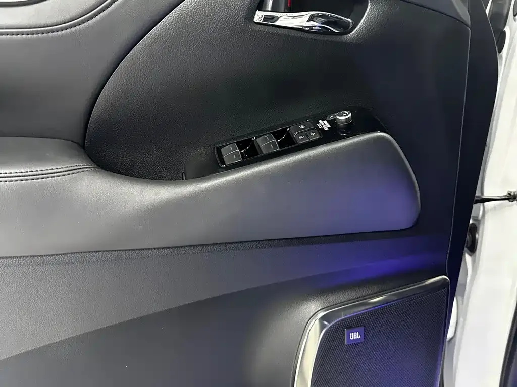 Toyota Vellfire — фото 9