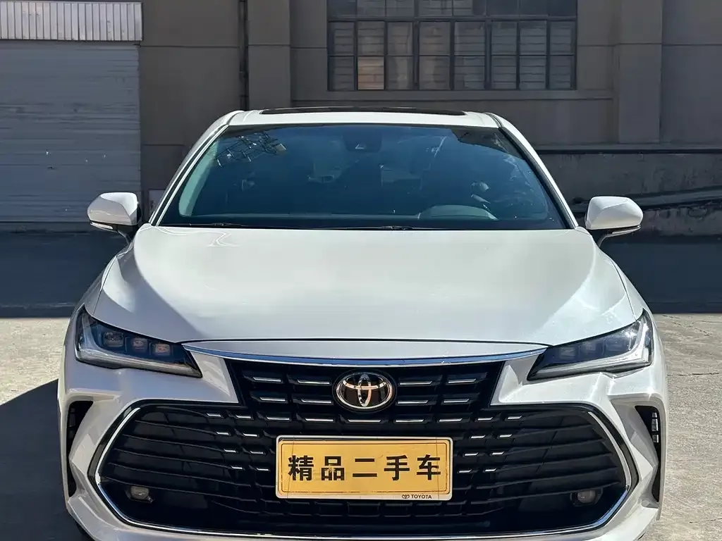 Toyota Avalon — фото 1