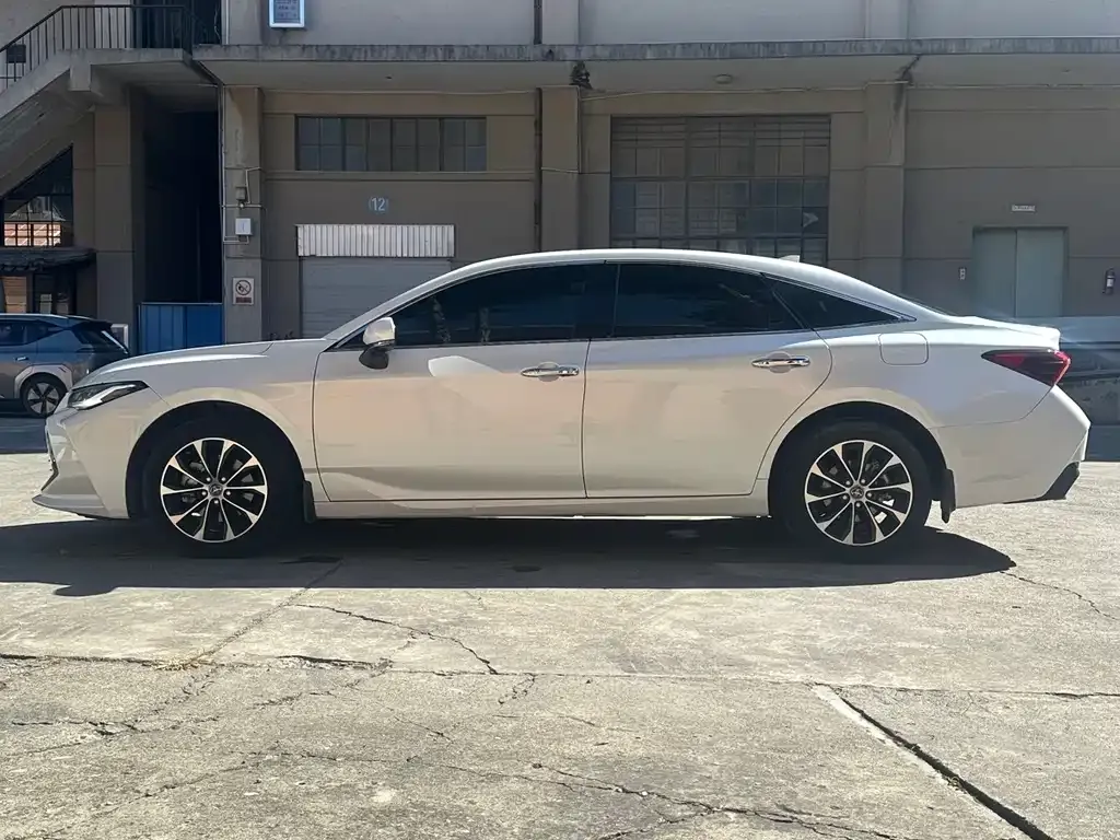 Toyota Avalon — фото 4
