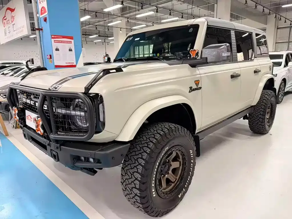 Ford Bronco — фото 1