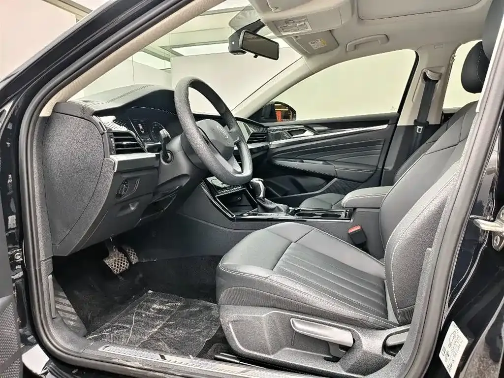 Volkswagen Passat New Energy — фото 3