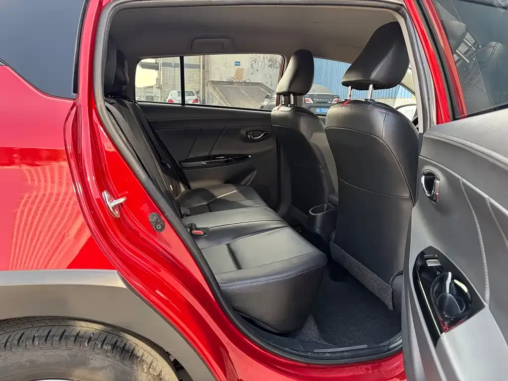 Toyota Yaris L — фото 10
