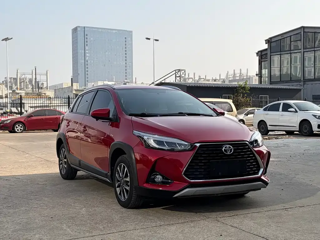 Toyota Yaris L — фото 2