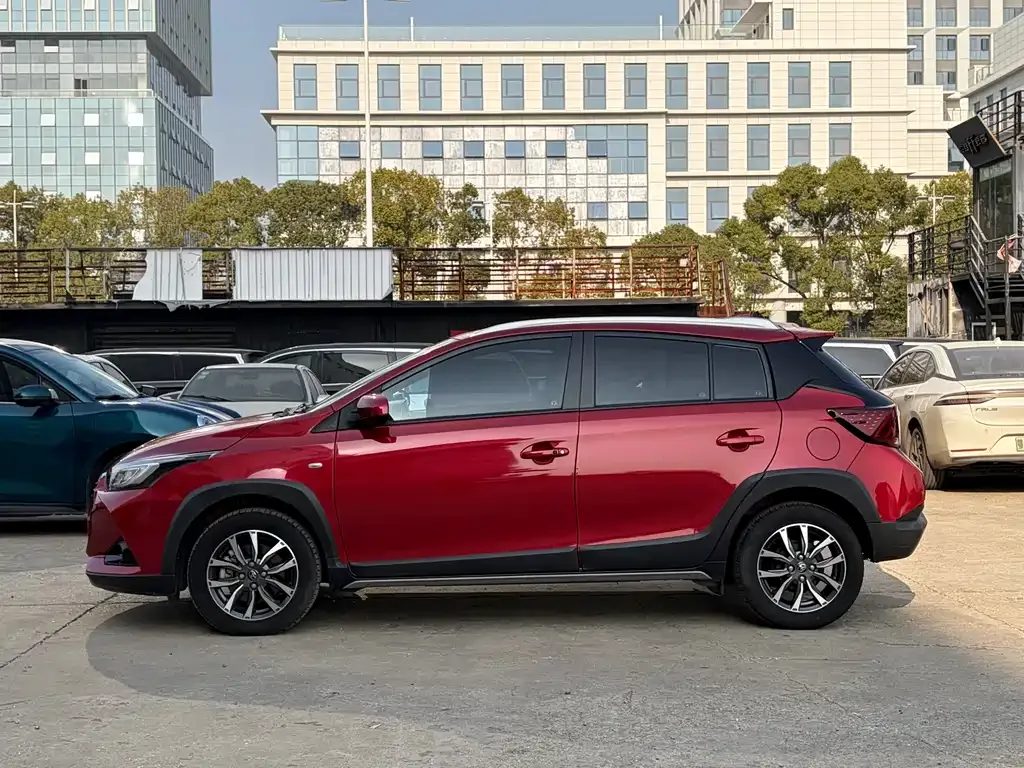 Toyota Yaris L — фото 4