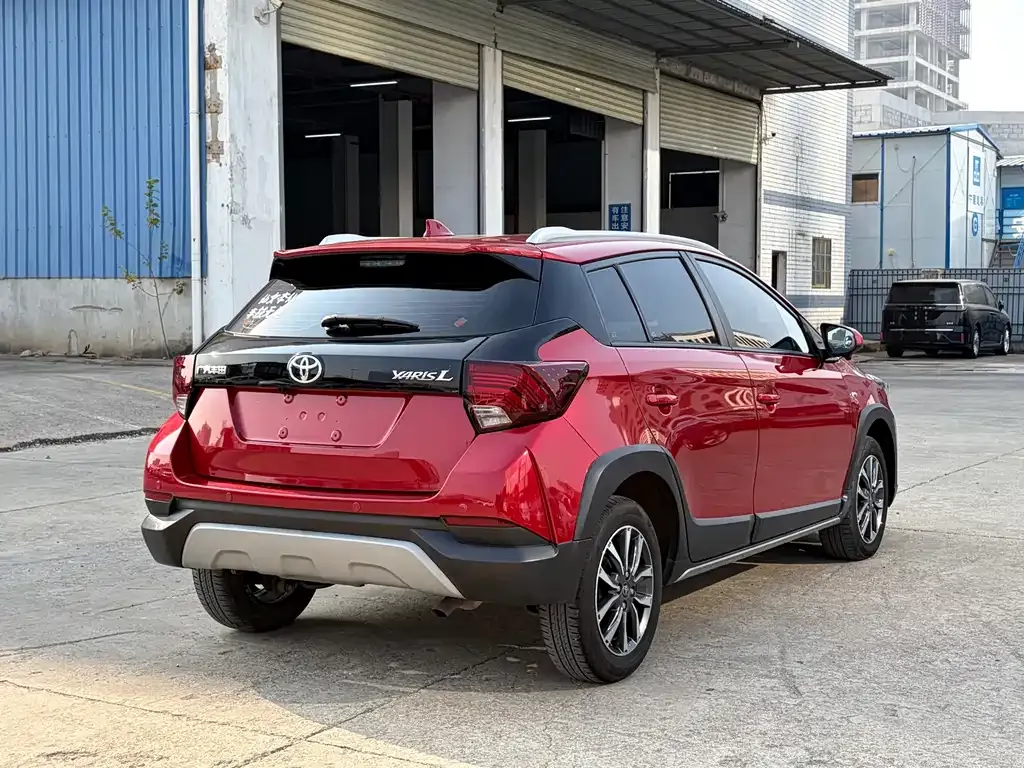Toyota Yaris L — фото 7