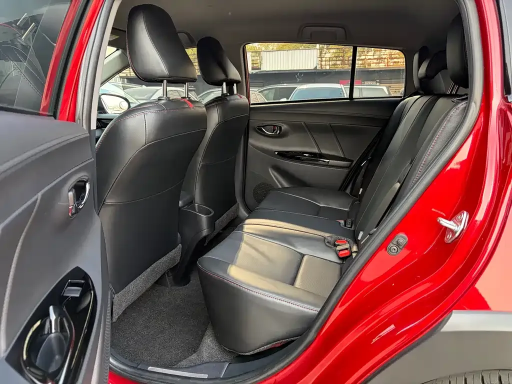 Toyota Yaris L — фото 9
