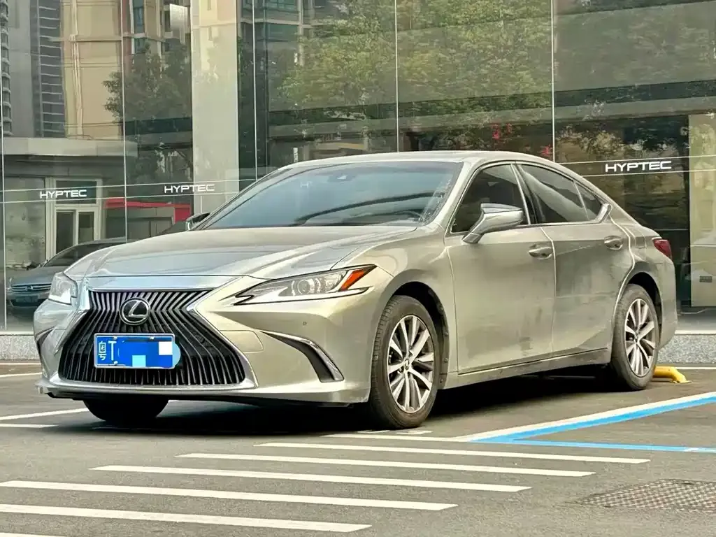 Lexus ES — фото 1