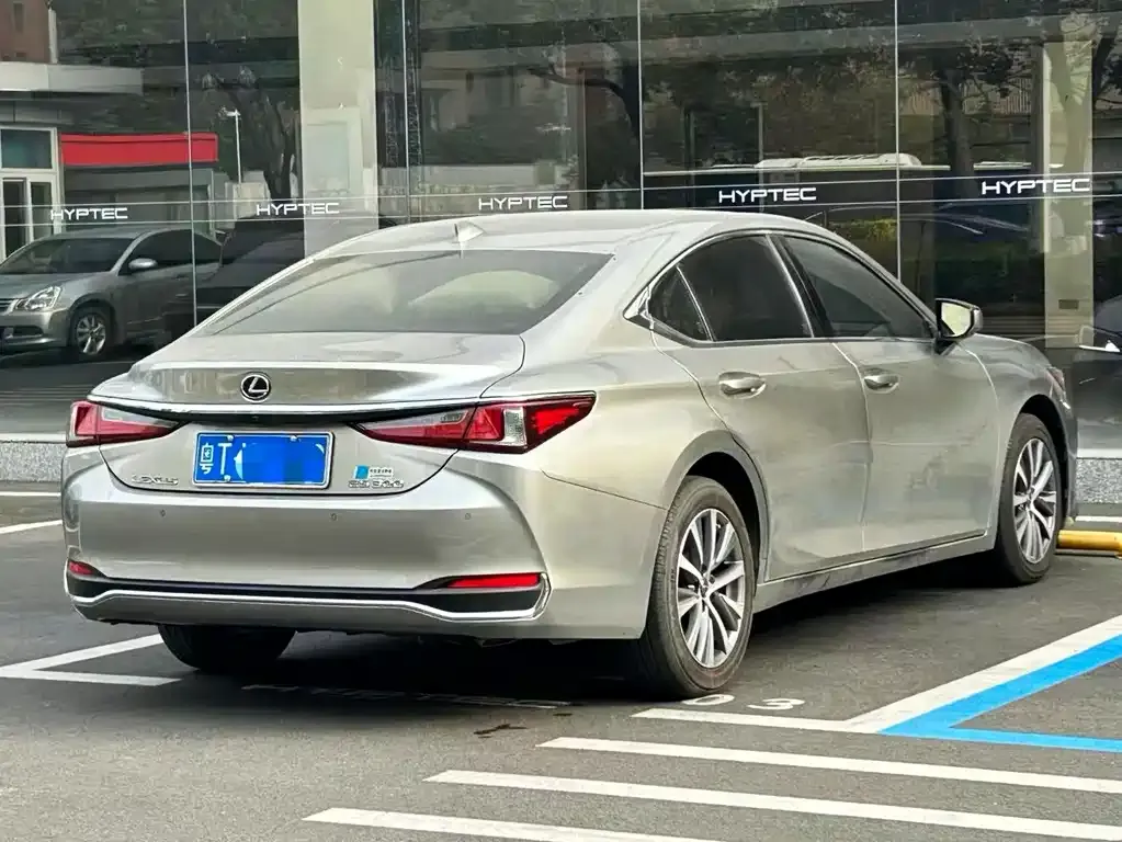 Lexus ES — фото 2