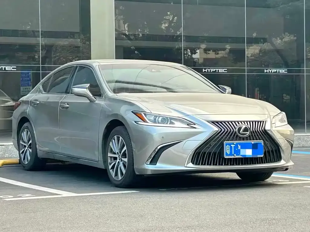 Lexus ES — фото 5