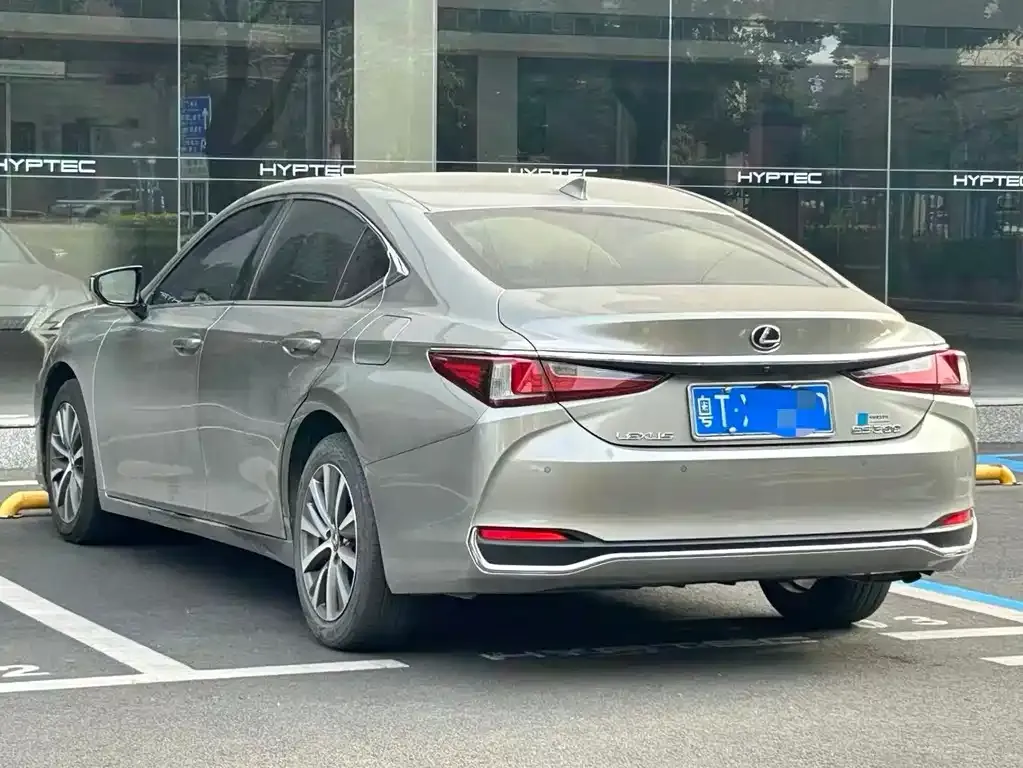 Lexus ES — фото 6
