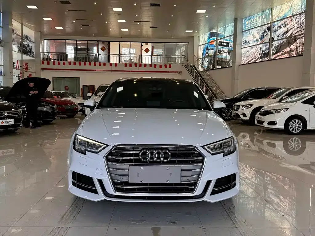 Audi A3 — фото 1