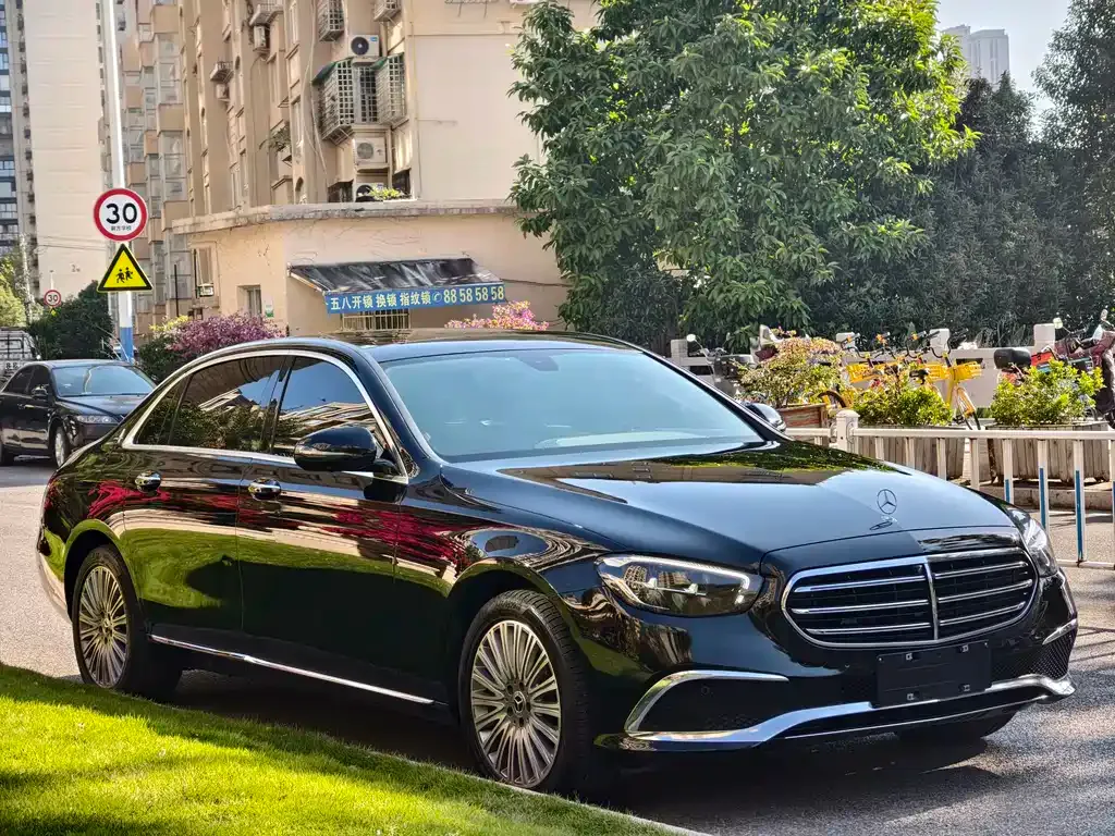 Mercedes-Benz E-Class — фото 9