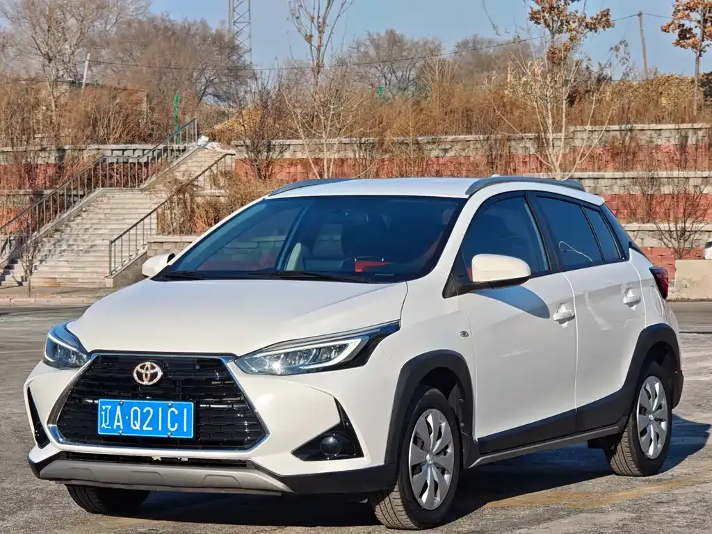 Toyota Yaris L — фото 2