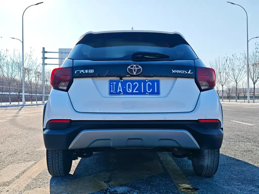 Toyota Yaris L — фото 4