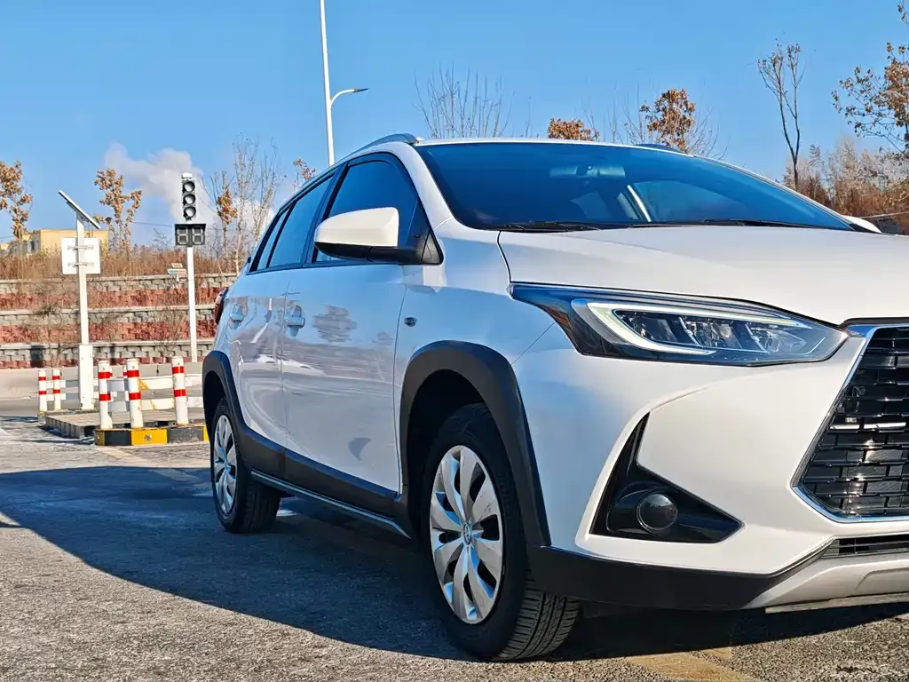 Toyota Yaris L — фото 7