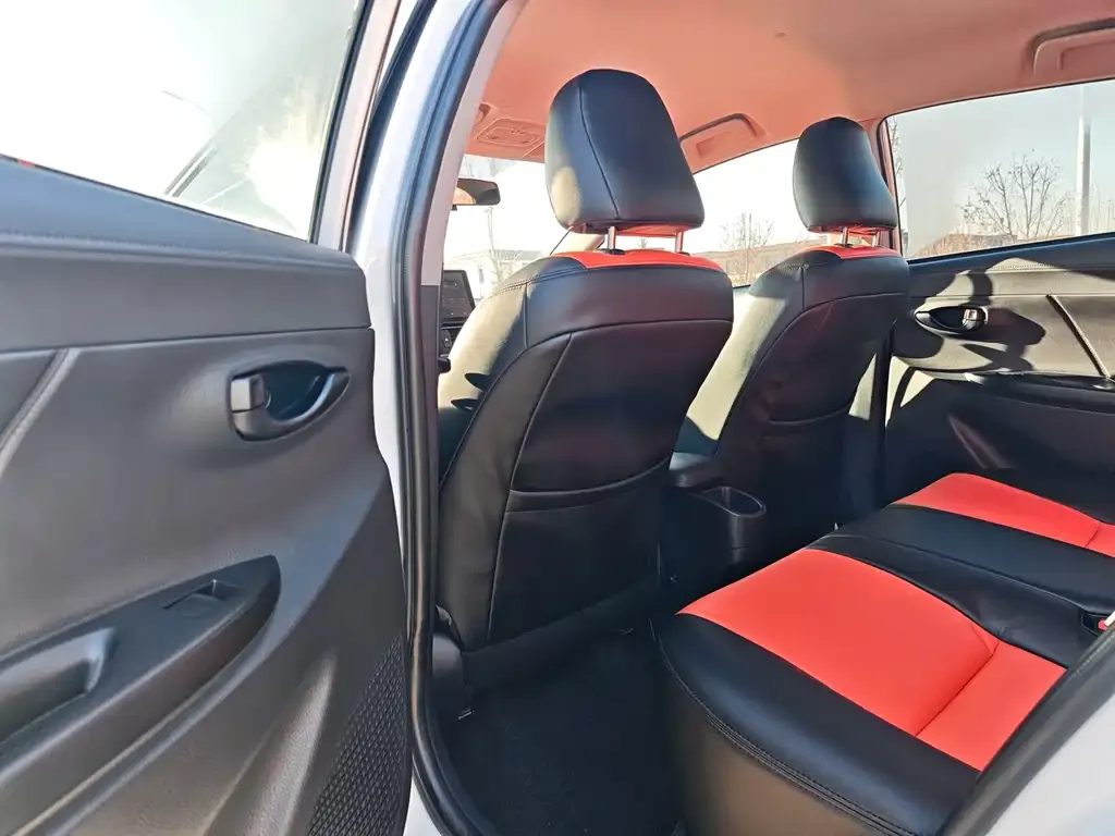 Toyota Yaris L — фото 8