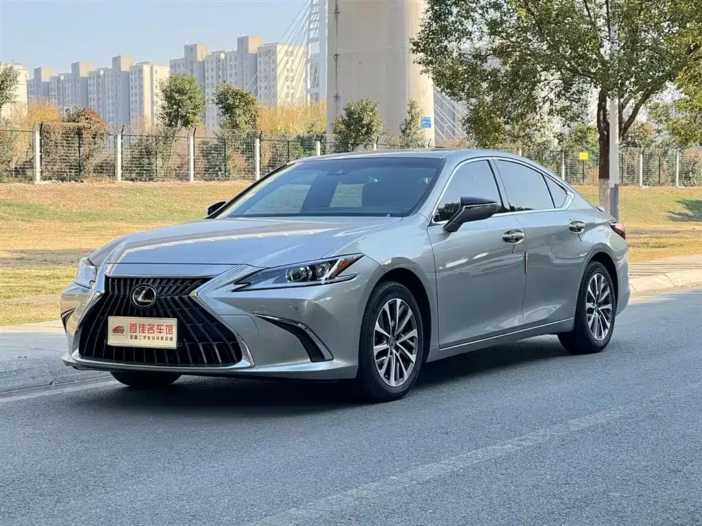 Lexus ES — фото 1