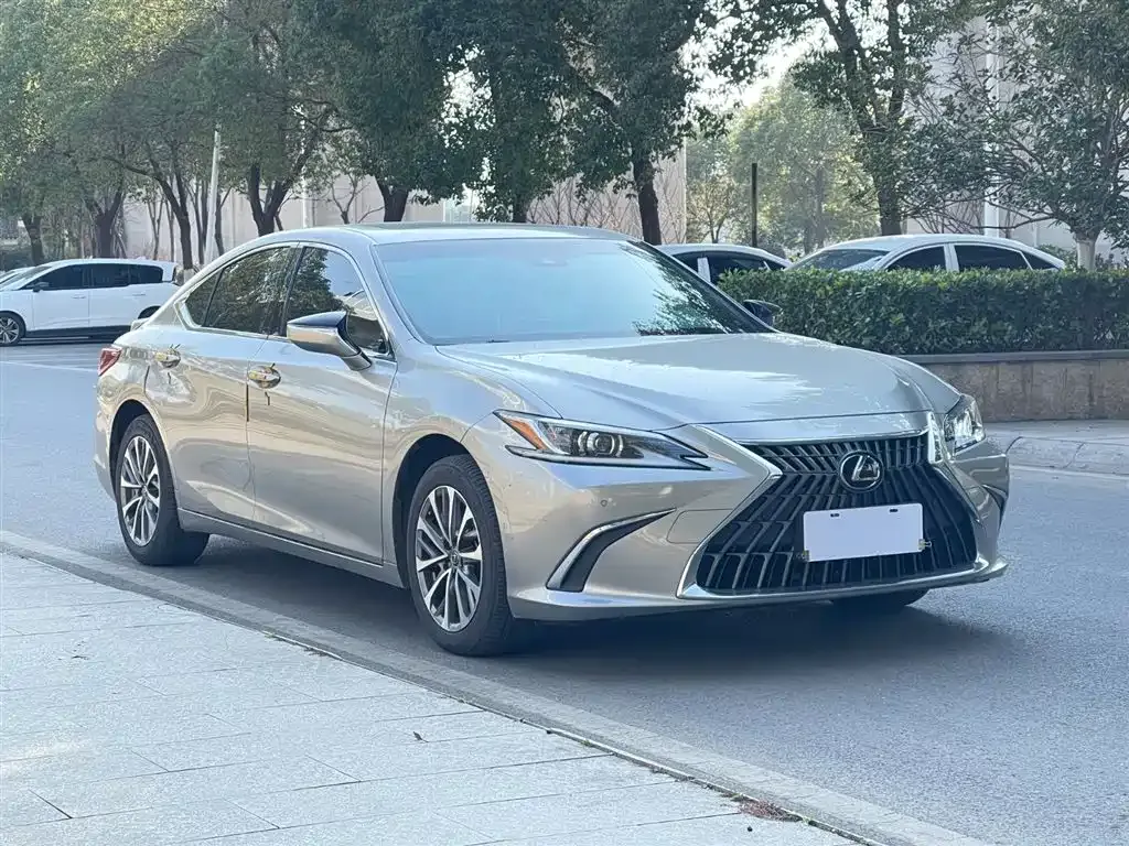 Lexus ES — фото 9