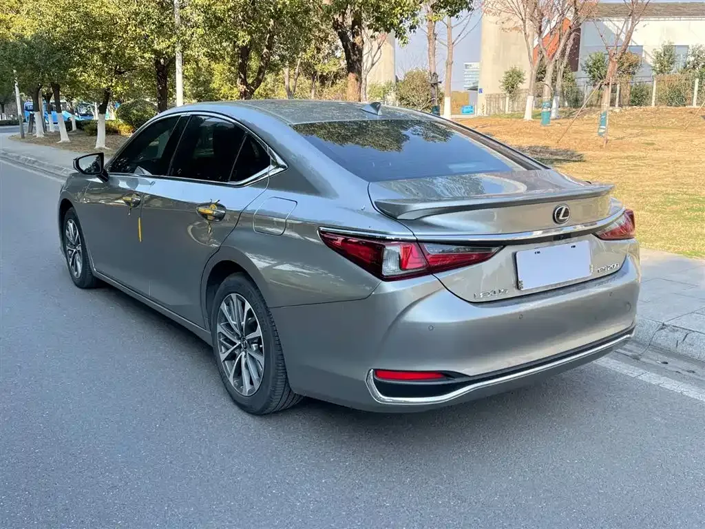 Lexus ES — фото 3