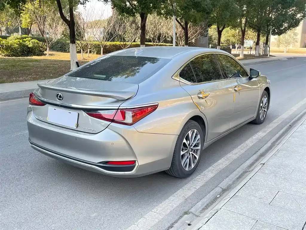 Lexus ES — фото 8