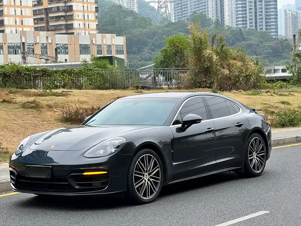 Porsche Panamera — фото 1