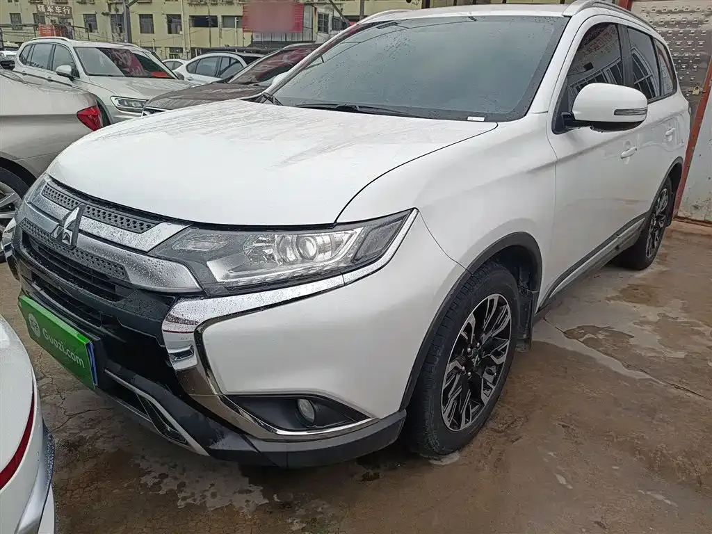 Mitsubishi Outlander — фото 3