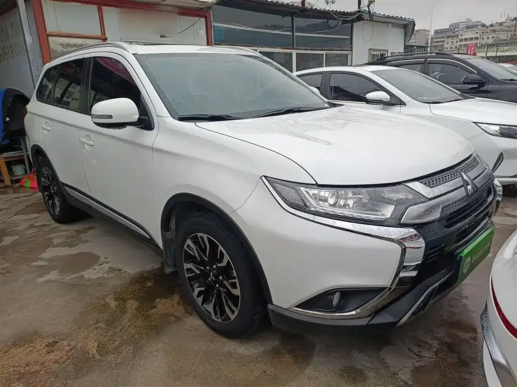 Mitsubishi Outlander — фото 4