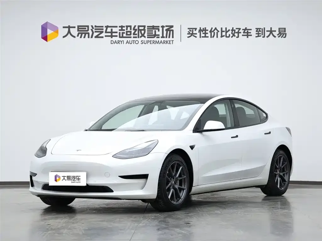 Tesla Model 3 — фото 1