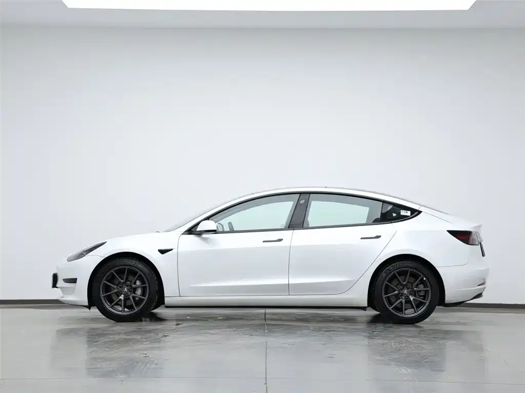 Tesla Model 3 — фото 5