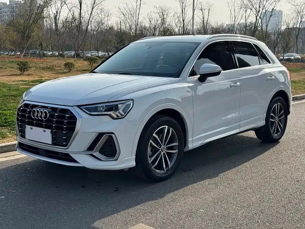 Audi Q3 — фото 1