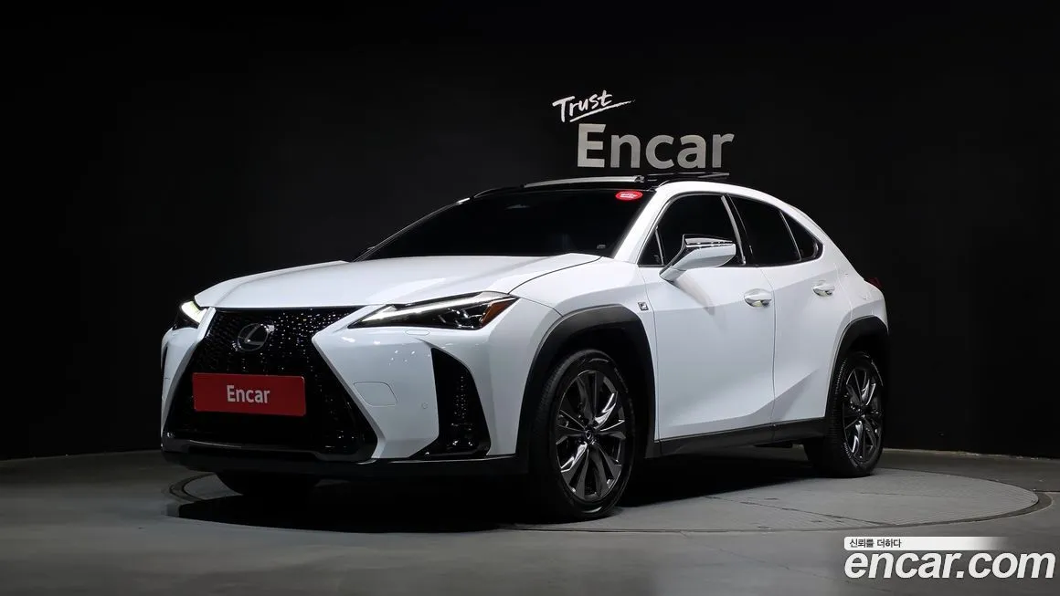 Lexus UX — фото 1