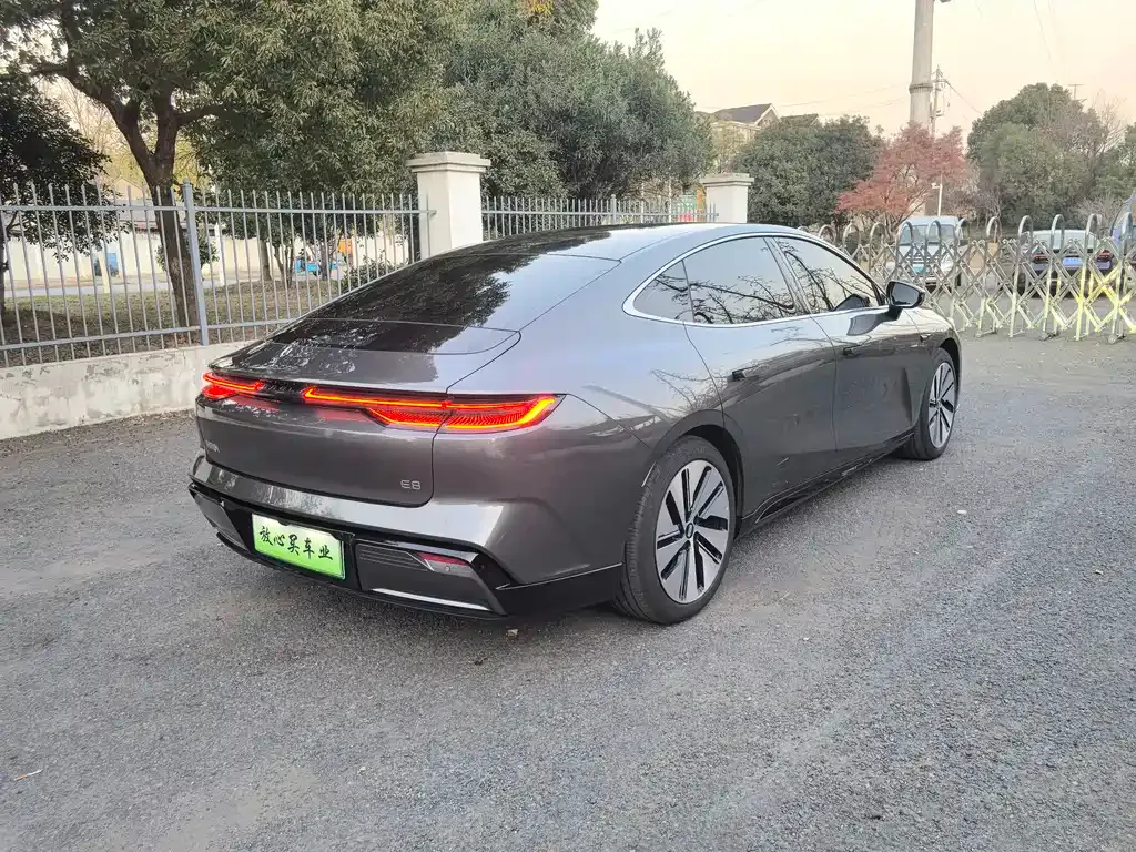Geely Galaxy E8 — фото 10
