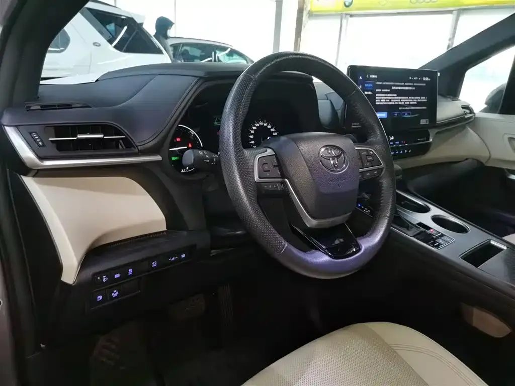 Toyota Granvia — фото 6