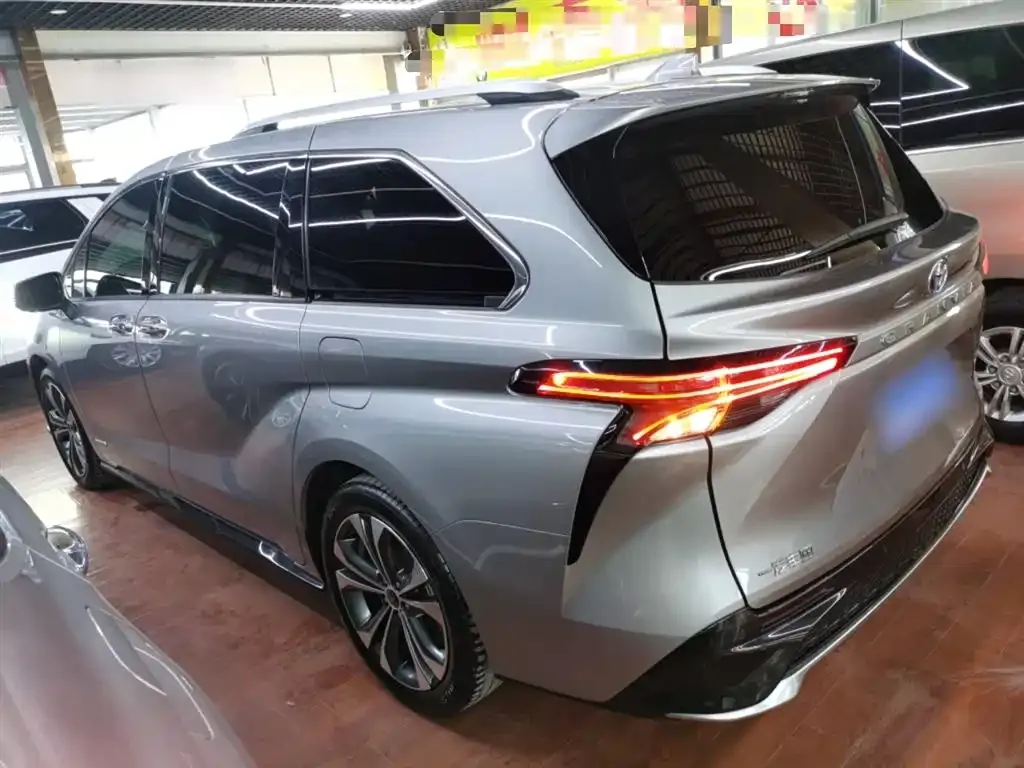 Toyota Granvia — фото 4