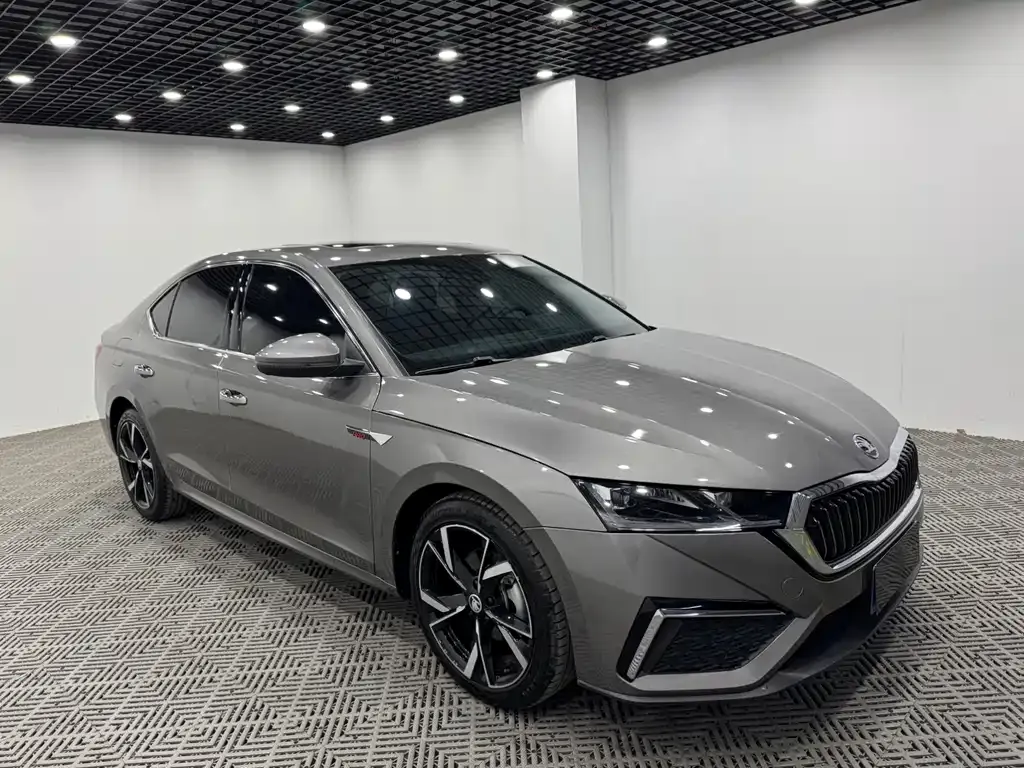 Skoda Octavia — фото 1